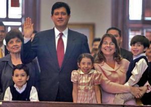 Richard takes the oath of office on the opening day of the 2001 Legislative session.
